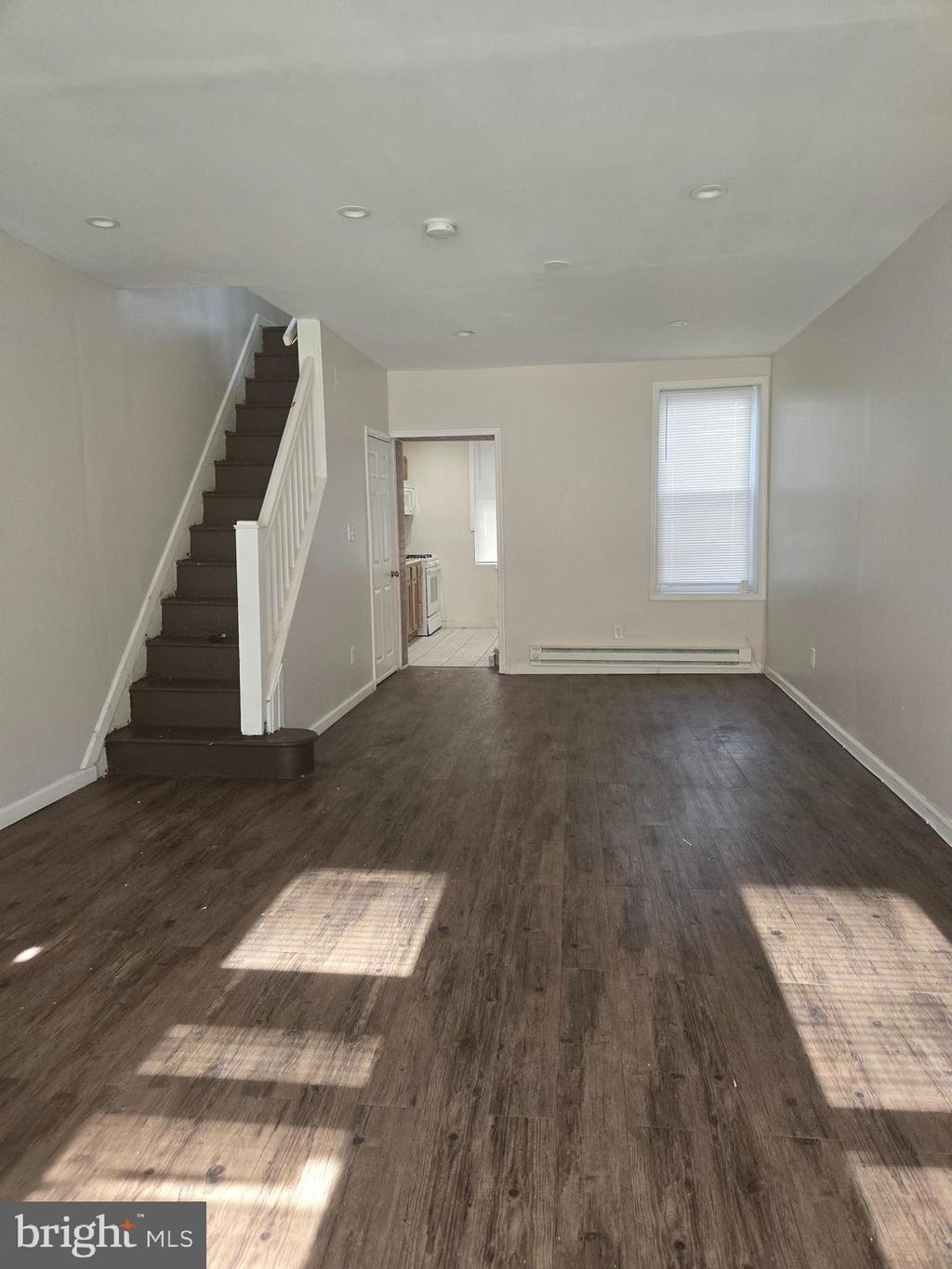 listing image 0