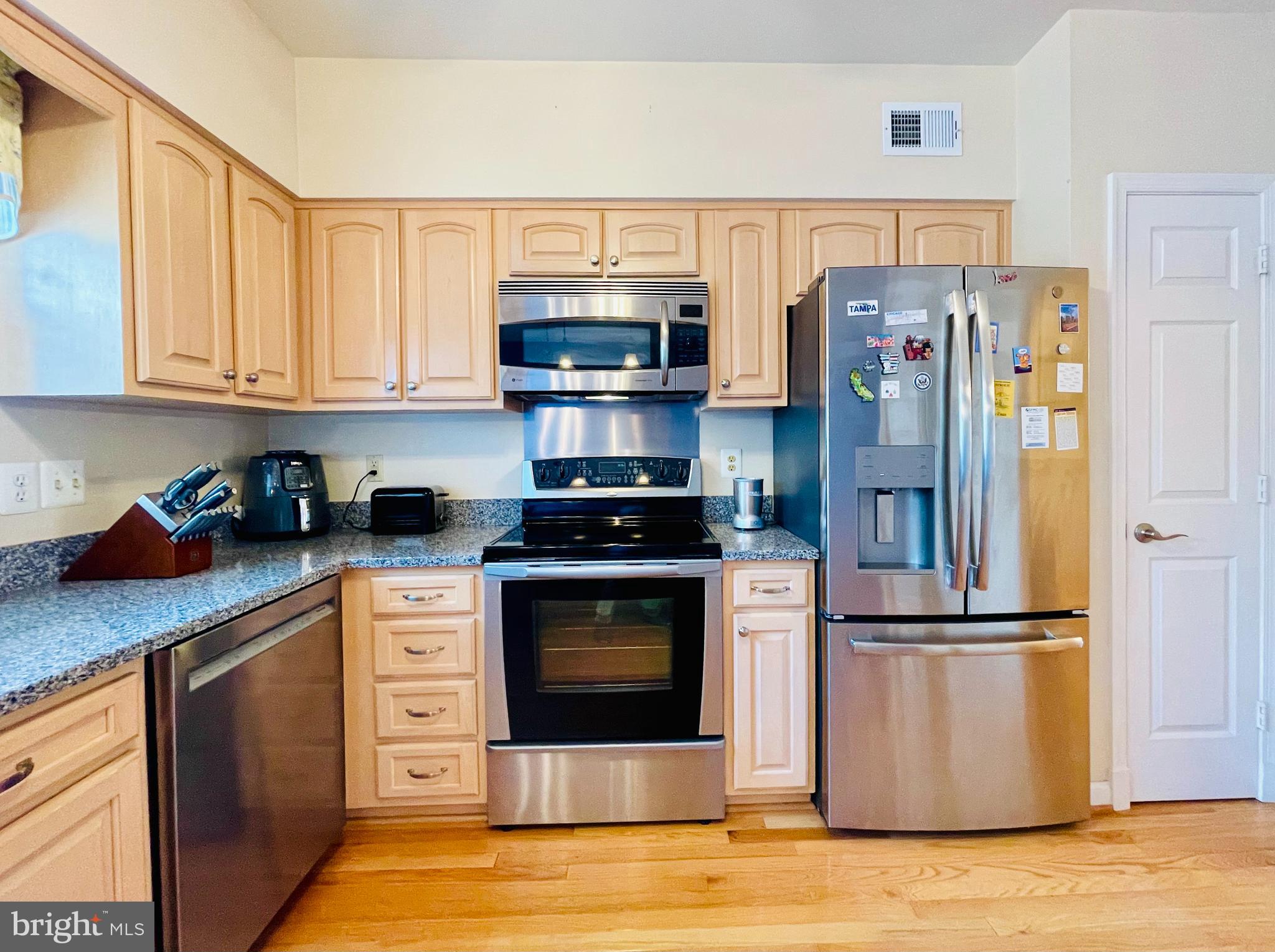 KINGSTOWNE - Residential Lease