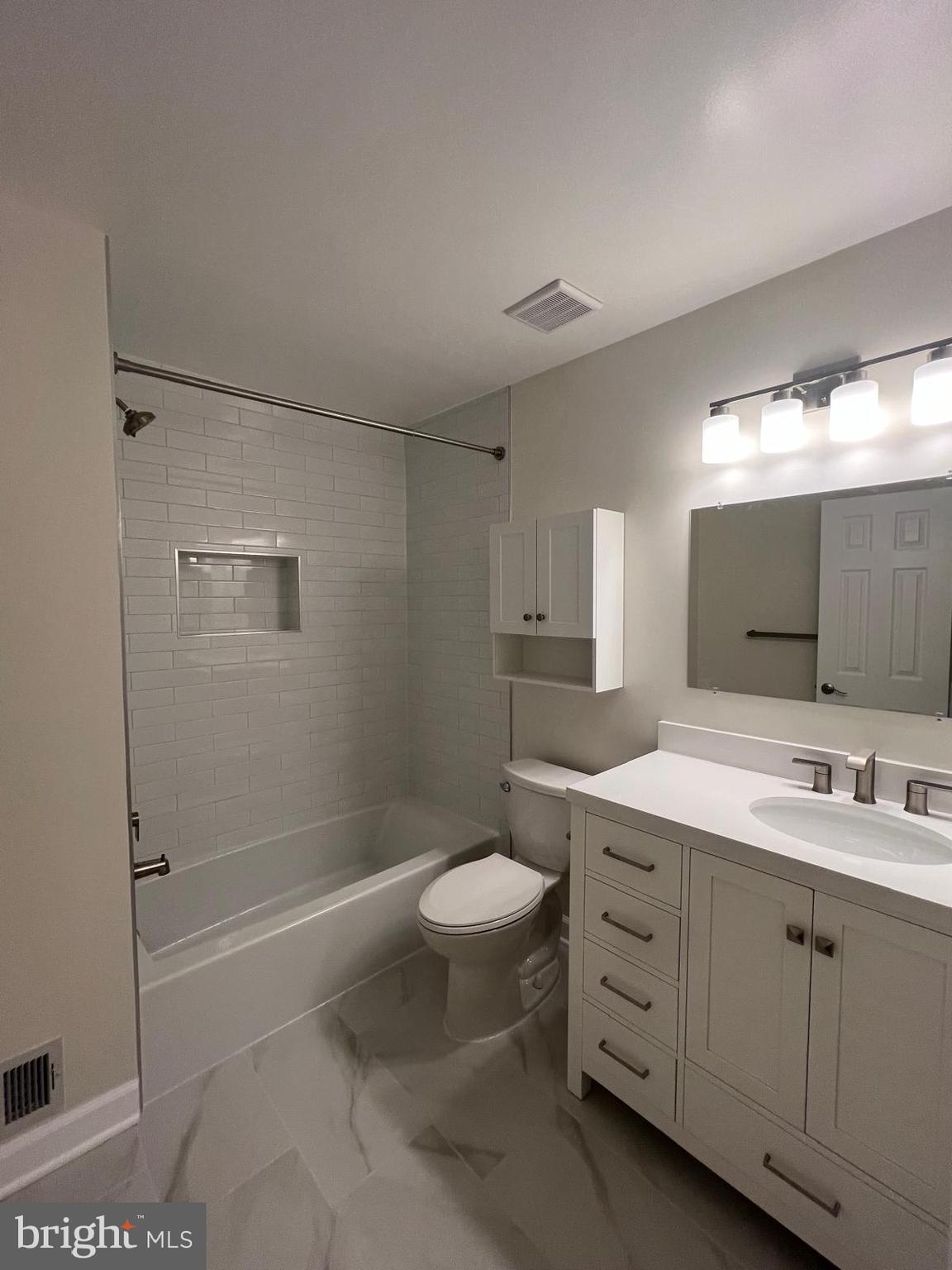 KINGSTOWNE - Residential Lease