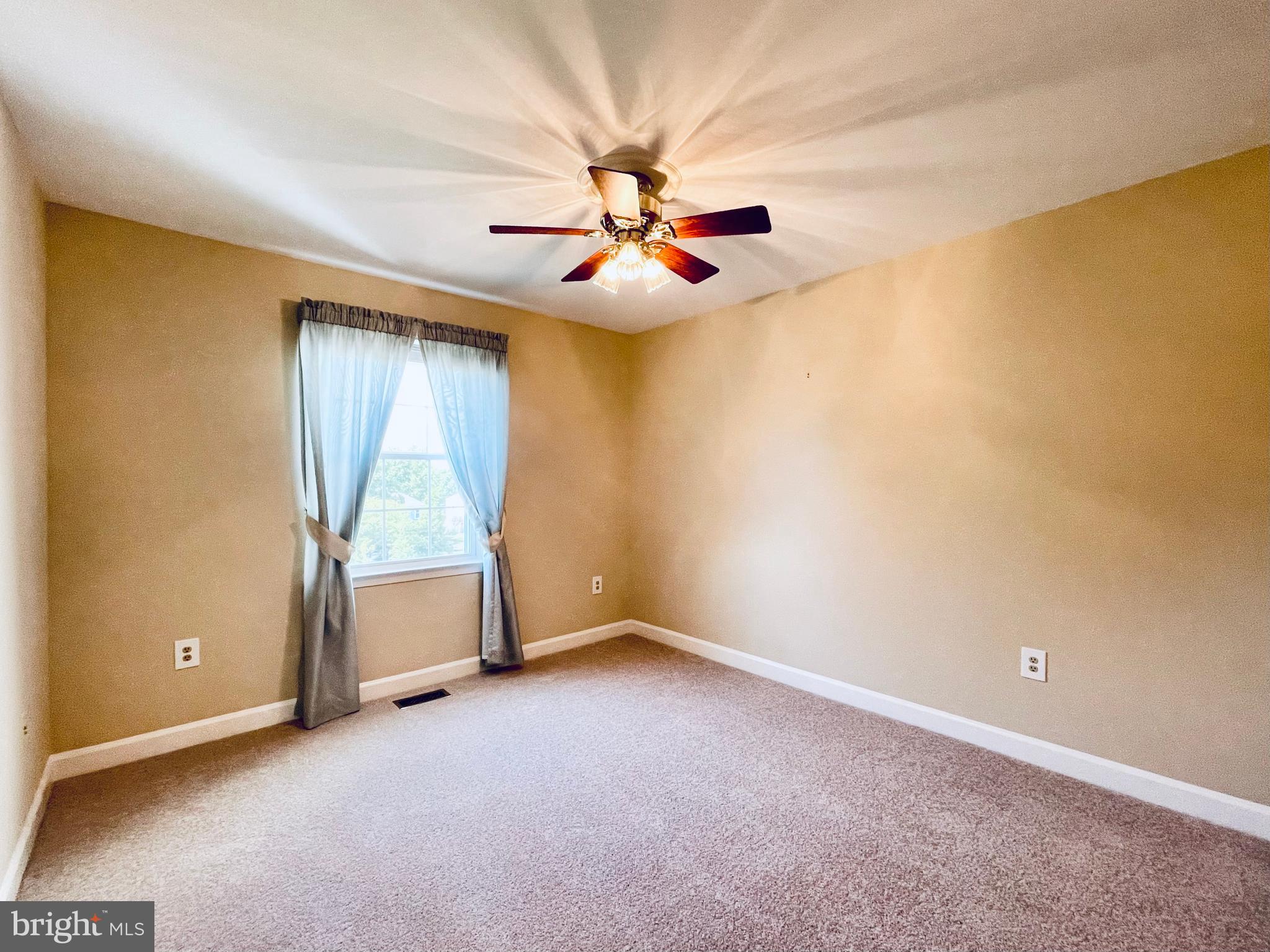 KINGSTOWNE - Residential Lease