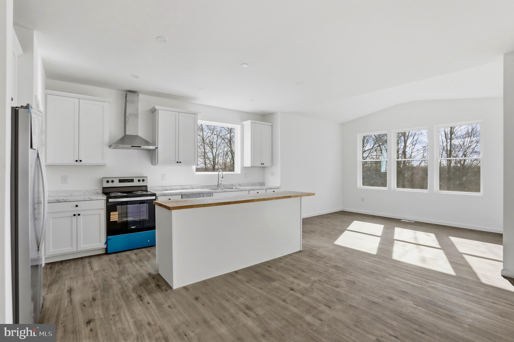 LAKE HOLIDAY ESTATES - Residential