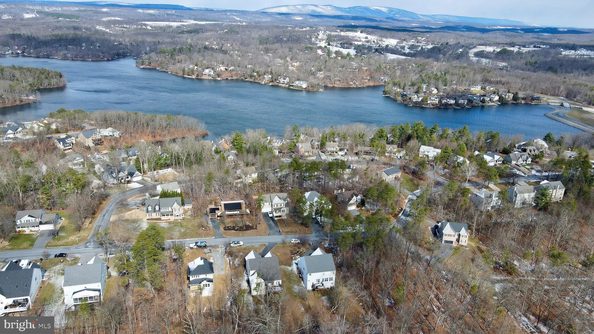 LAKE HOLIDAY ESTATES - Residential