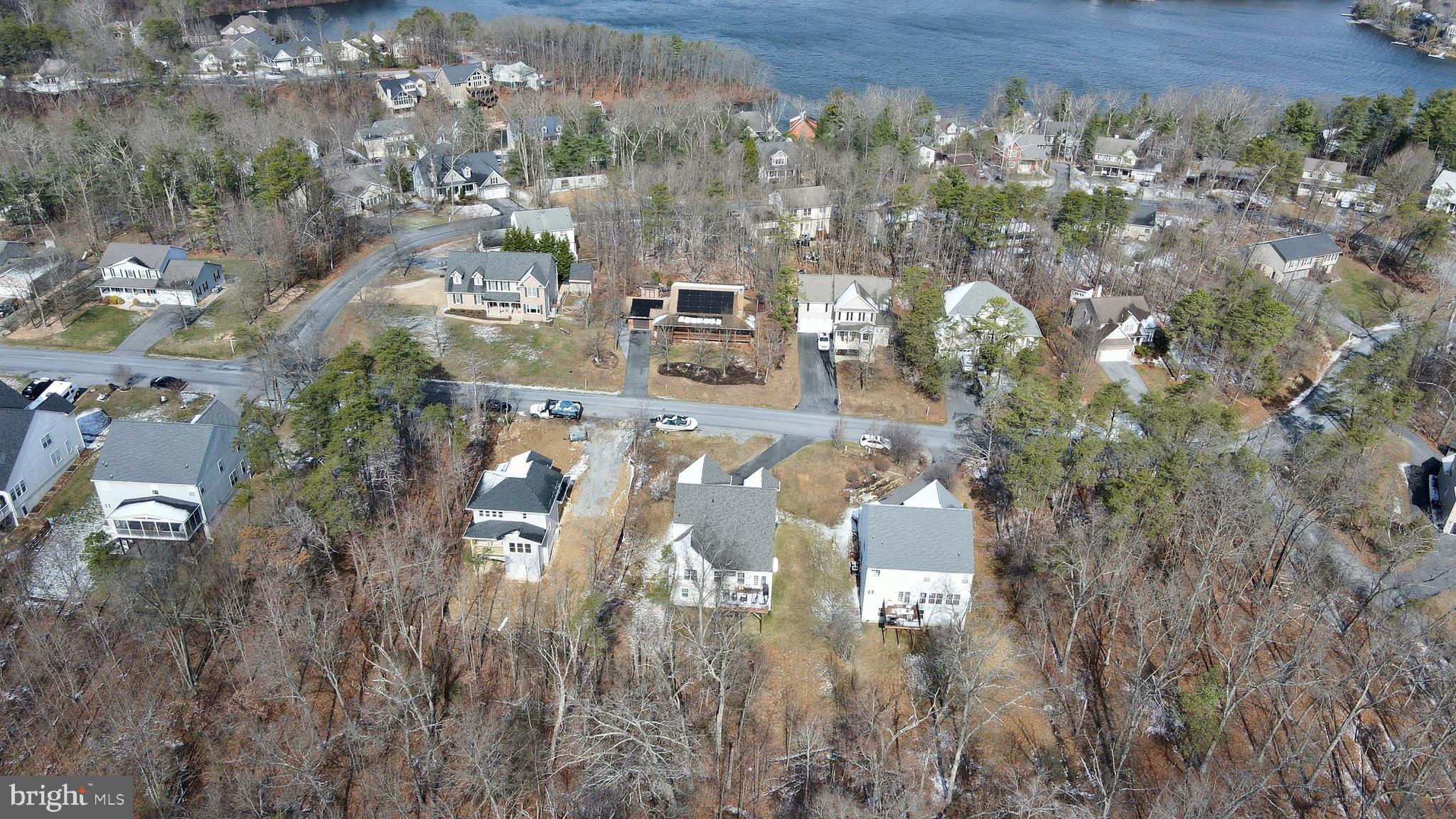 LAKE HOLIDAY ESTATES - Residential