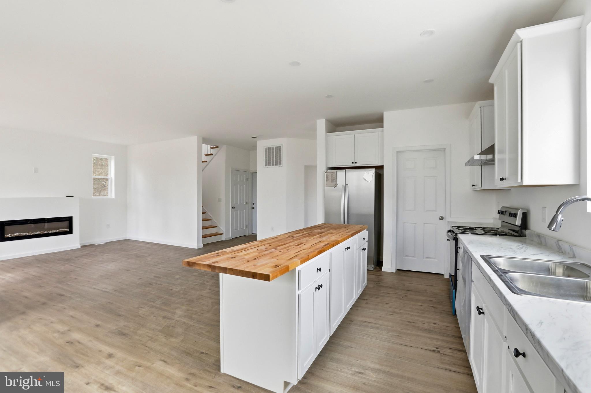 LAKE HOLIDAY ESTATES - Residential