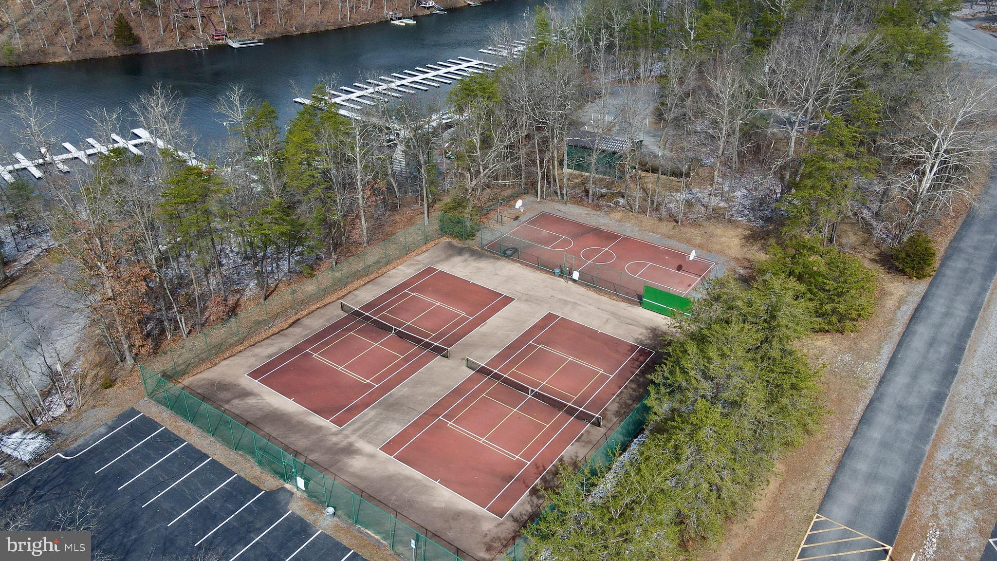 LAKE HOLIDAY ESTATES - Residential