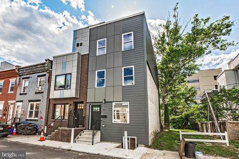 Townhouse For Sale - 1346 N Myrtlewood Street<br/> PHILADELPHIA, PA 19121