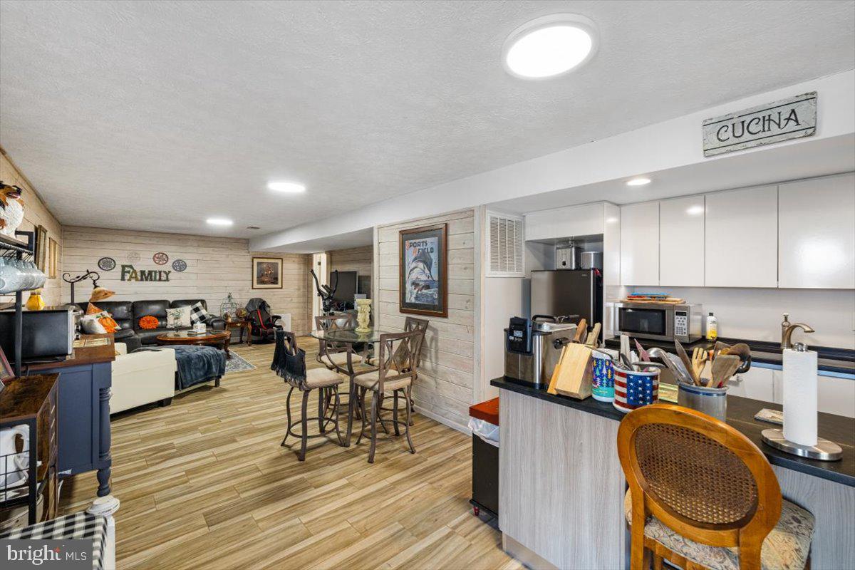 GLEN E RUSSELL - Residential