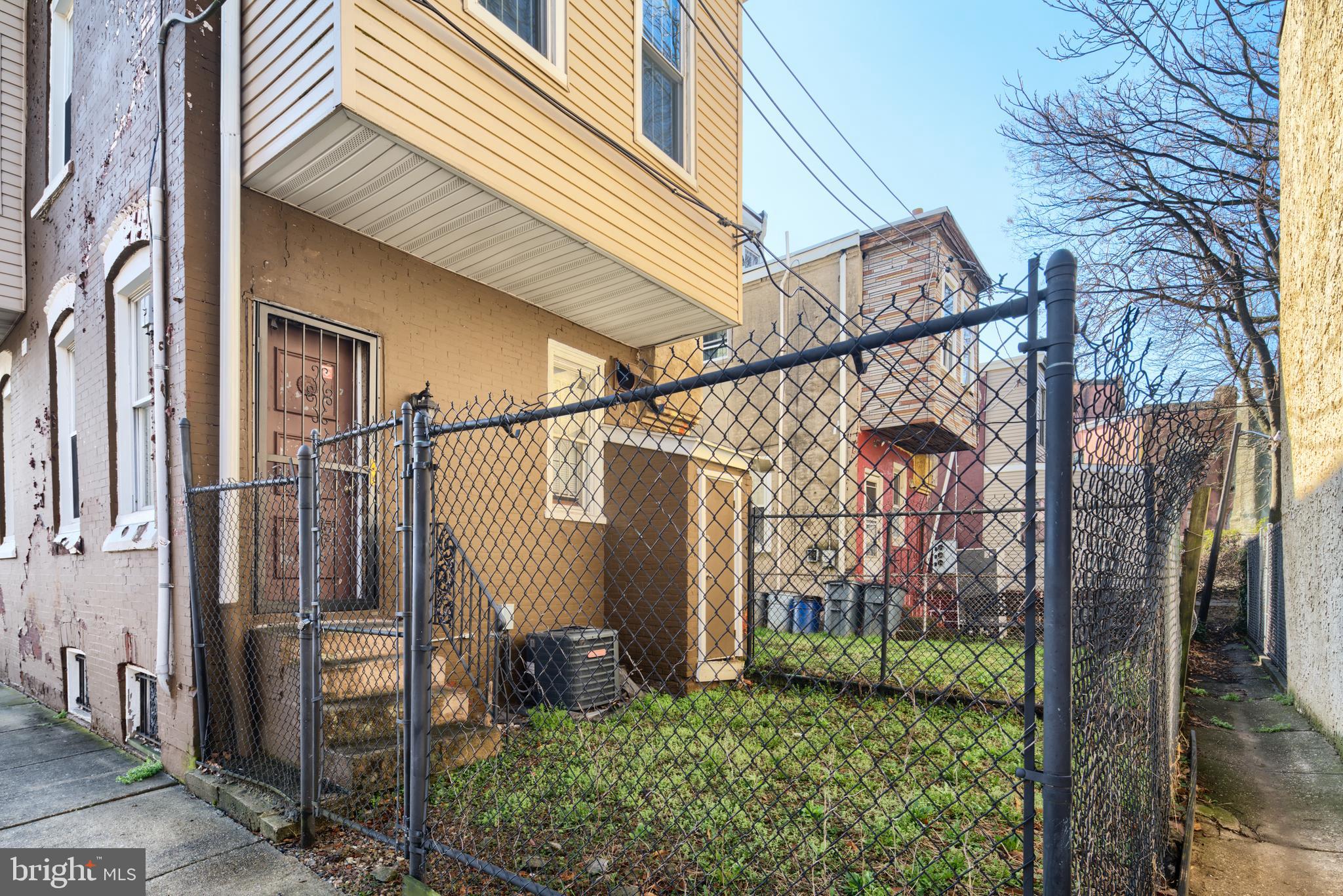 STRAWBERRY MANSION - Residential