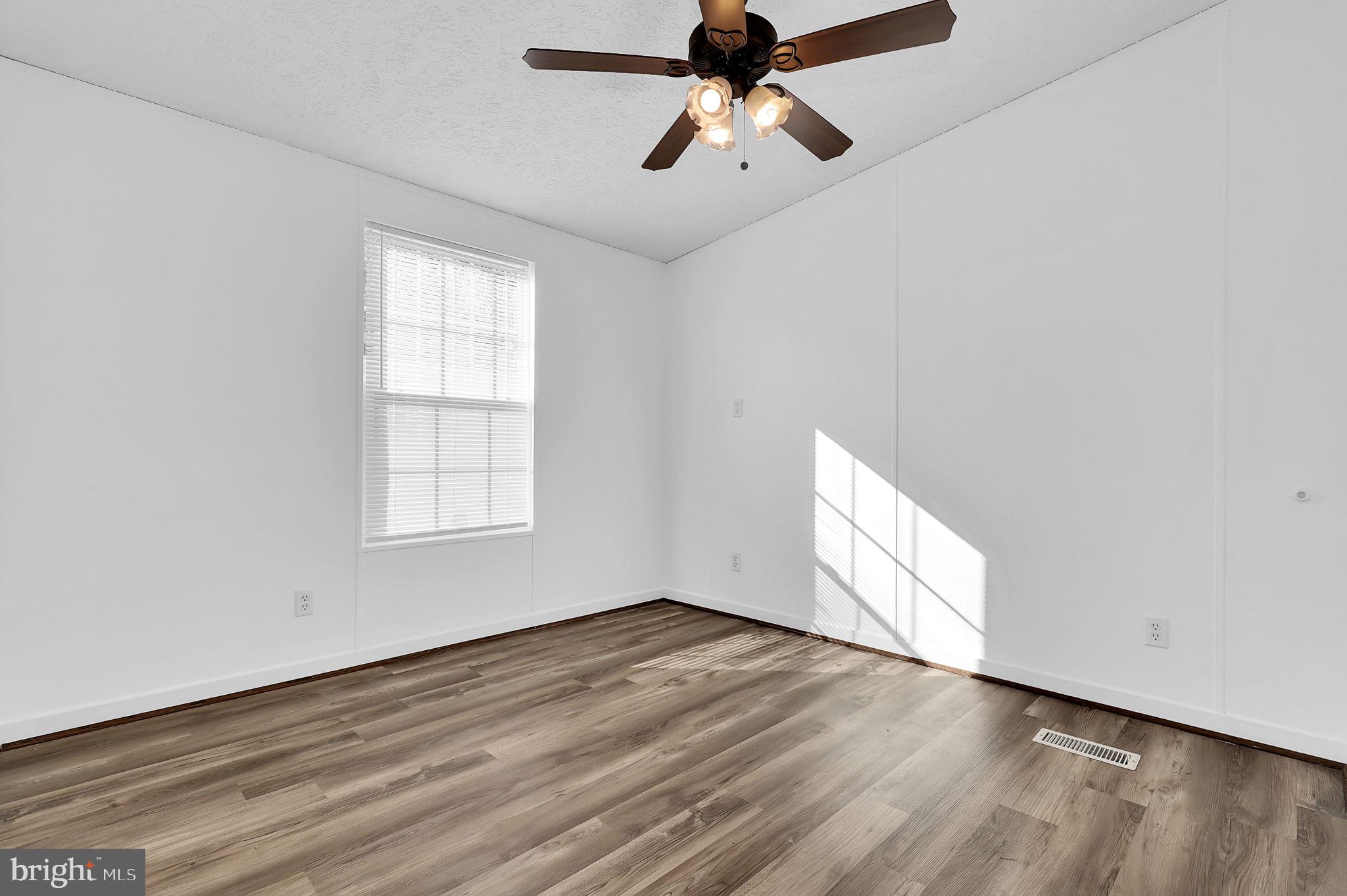 HOLIDAY MOBILE ESTATES - Residential