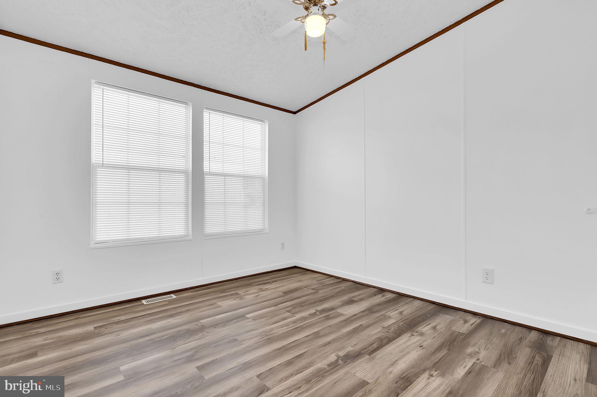 HOLIDAY MOBILE ESTATES - Residential