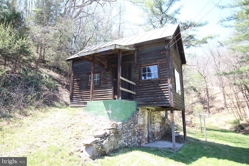 NO SUBDIVISION - Residential