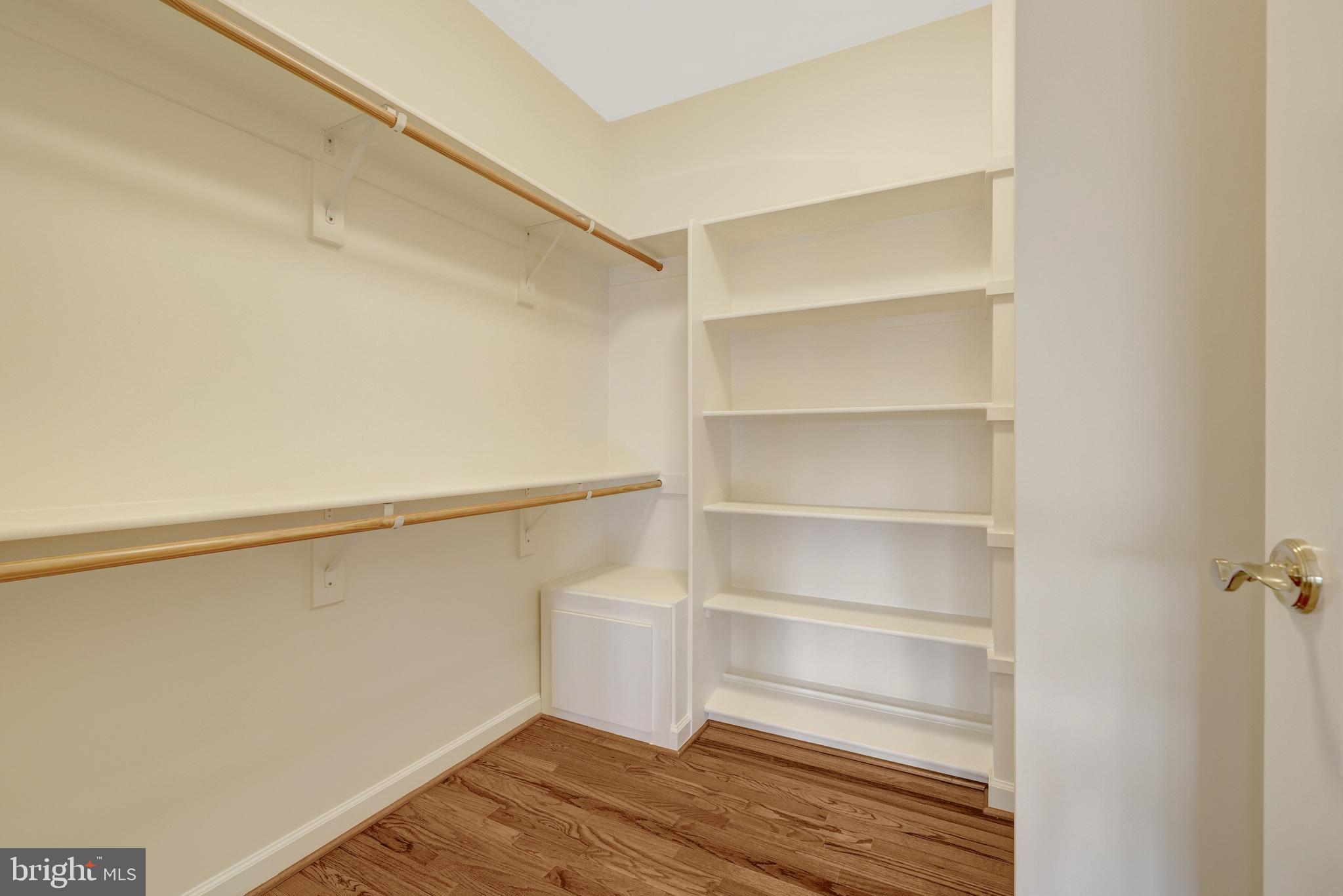 FOXHALL OF MCLEAN - Residential