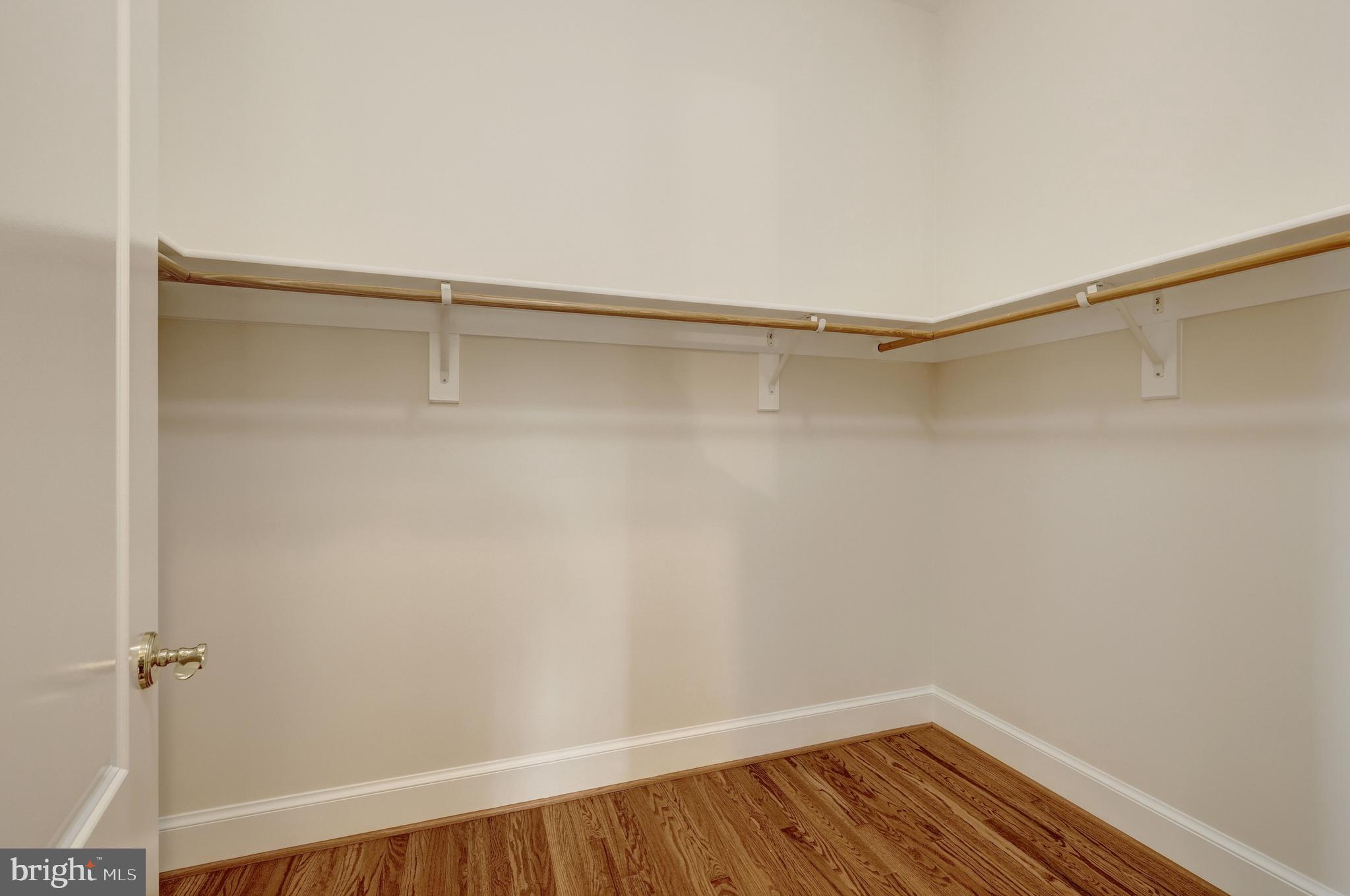 FOXHALL OF MCLEAN - Residential