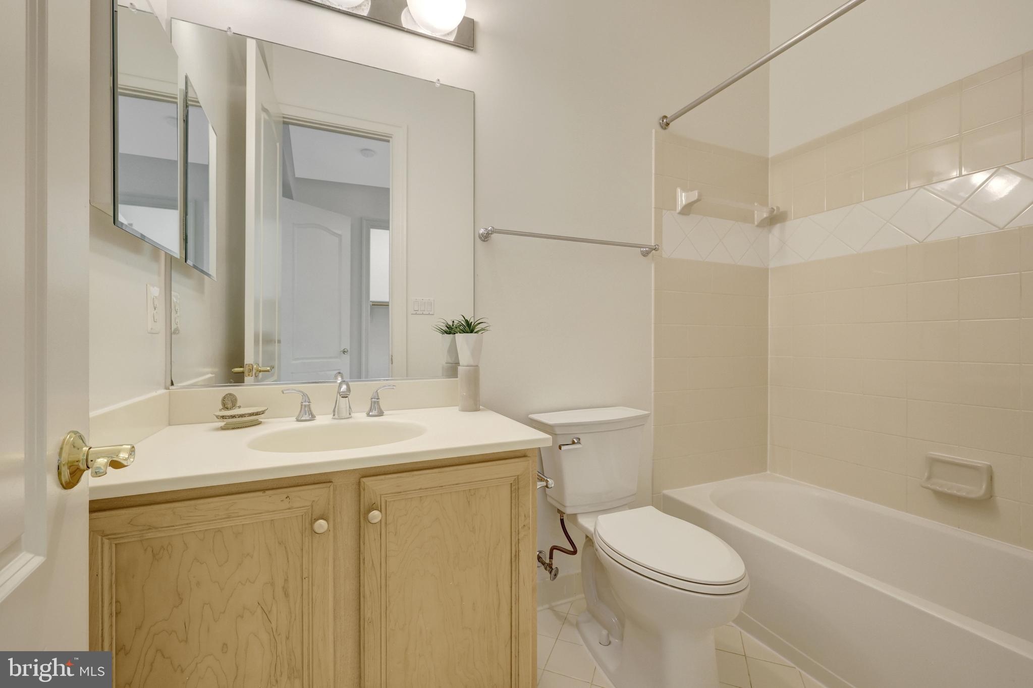 FOXHALL OF MCLEAN - Residential