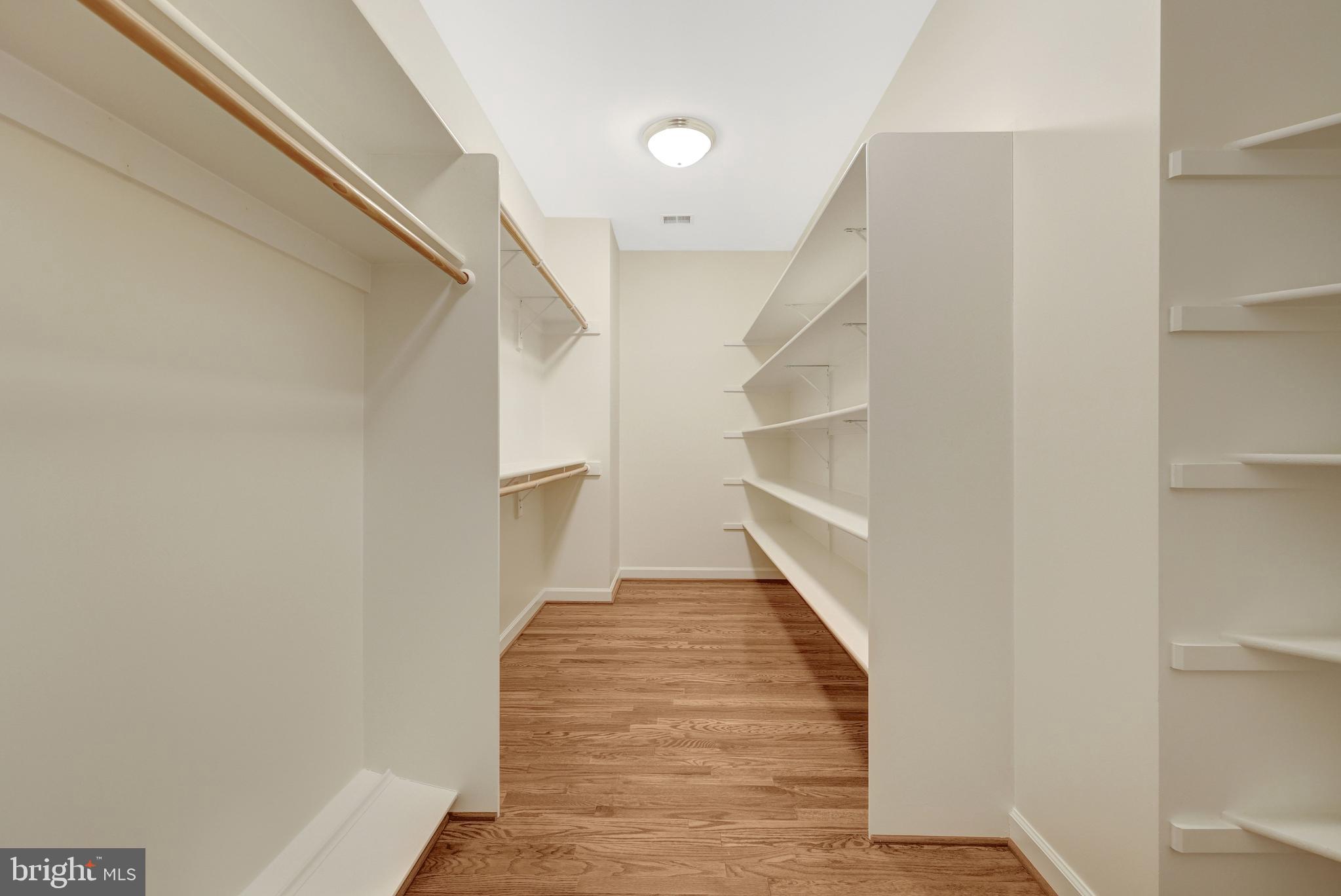 FOXHALL OF MCLEAN - Residential