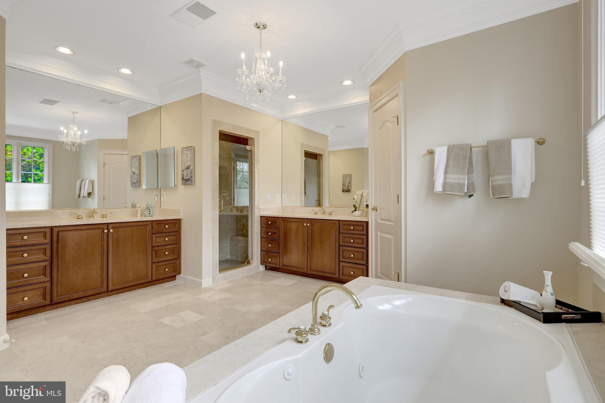 FOXHALL OF MCLEAN - Residential