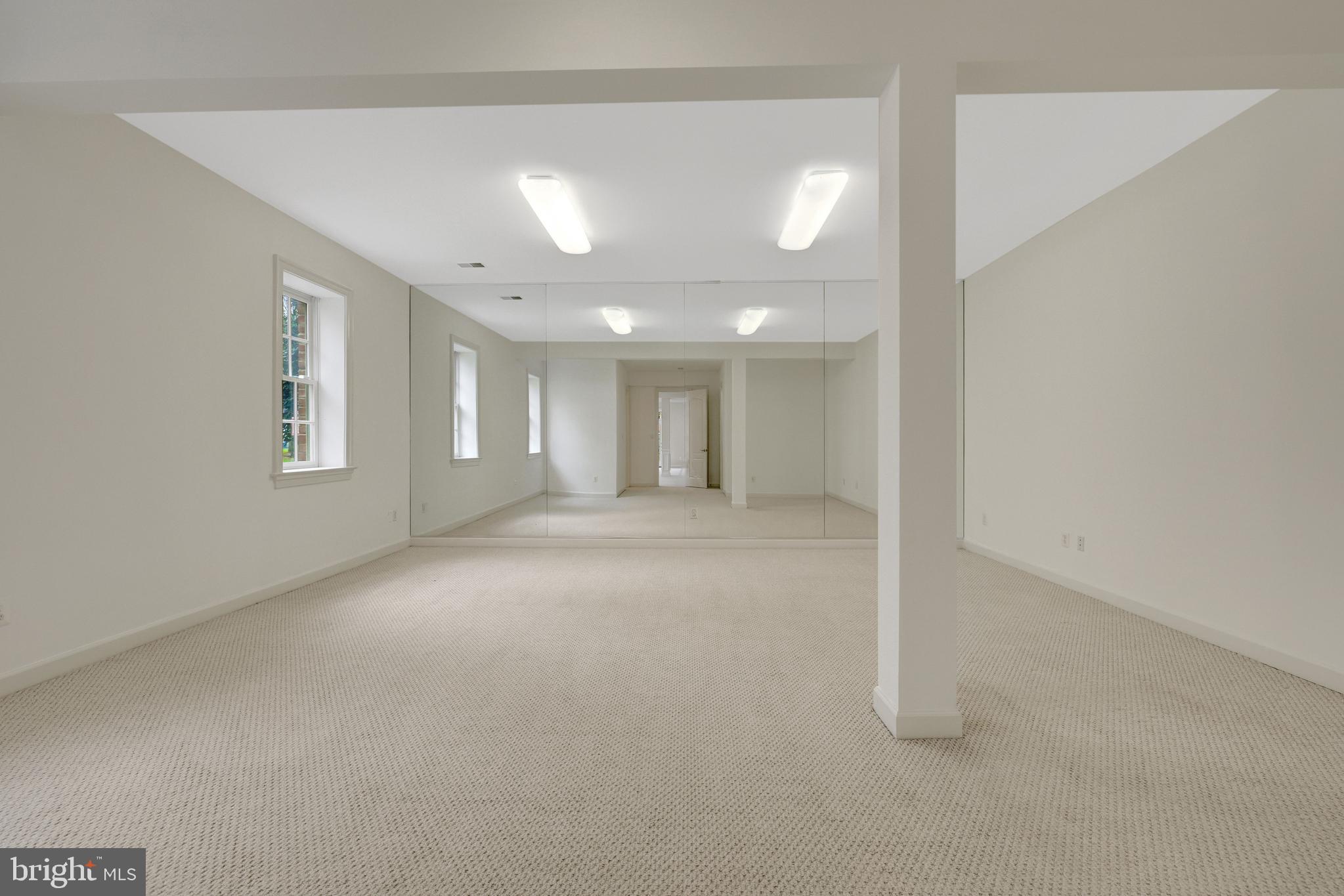 FOXHALL OF MCLEAN - Residential