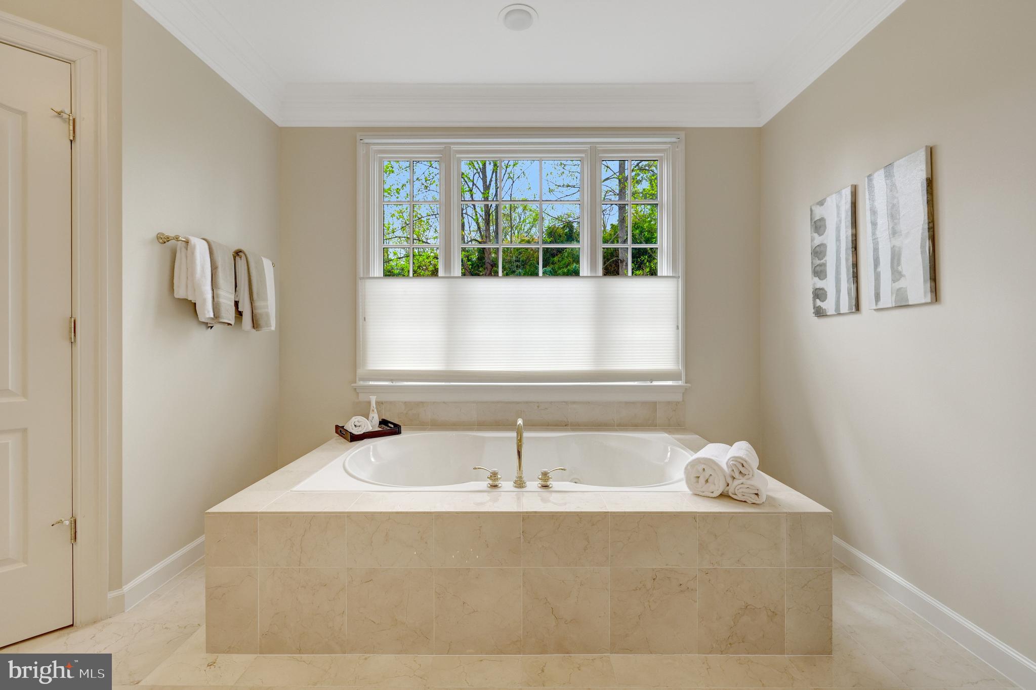 FOXHALL OF MCLEAN - Residential