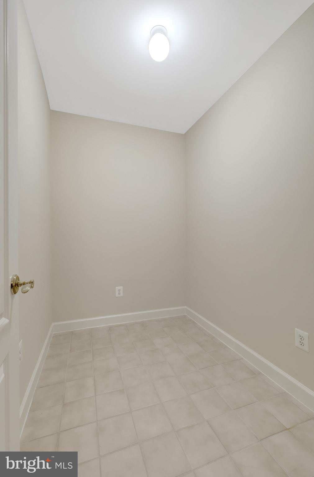 FOXHALL OF MCLEAN - Residential