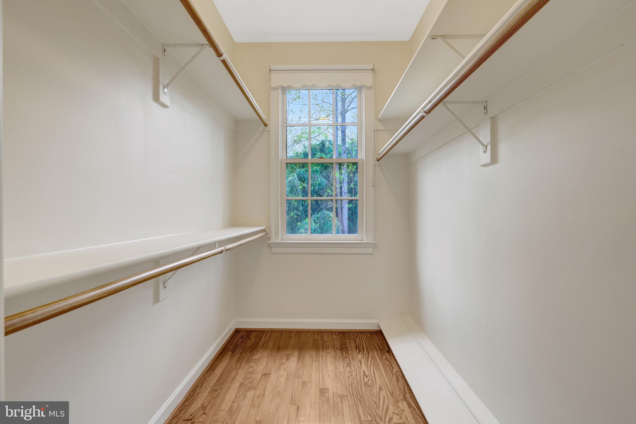 FOXHALL OF MCLEAN - Residential