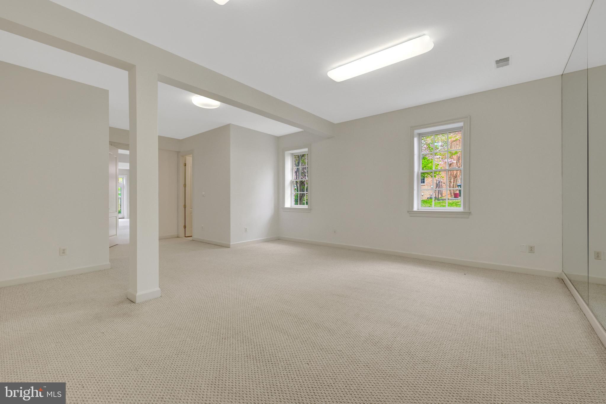 FOXHALL OF MCLEAN - Residential