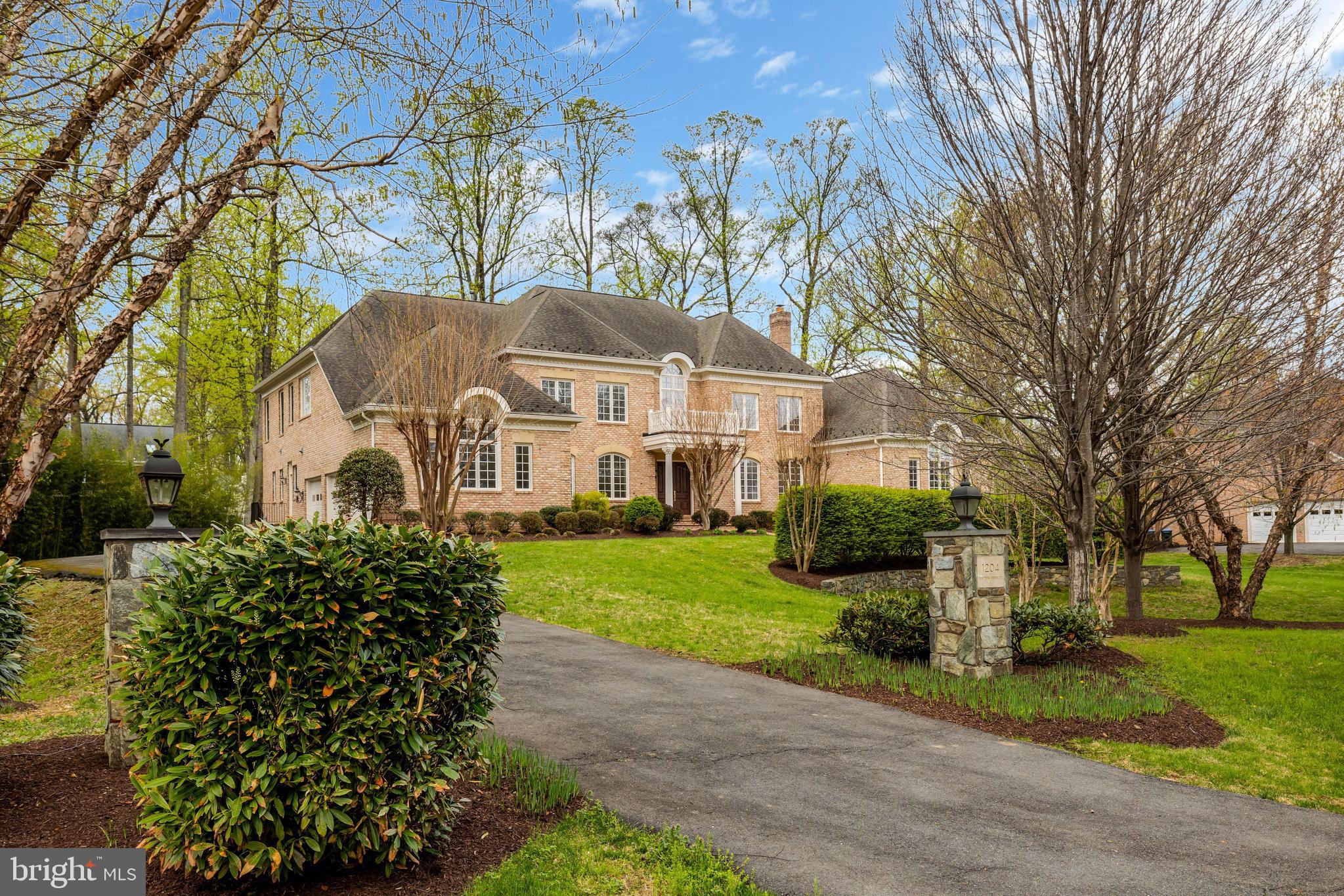 FOXHALL OF MCLEAN - Residential