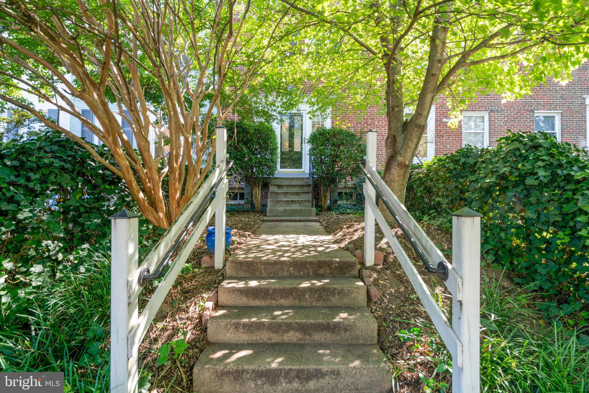 ROSEMONT - Residential Lease