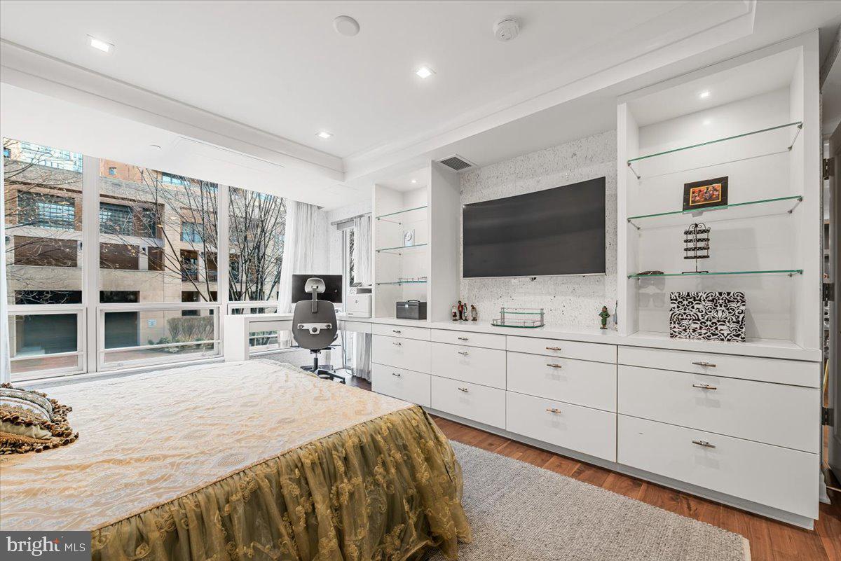 DOWNTOWN BETHESDA - Residential