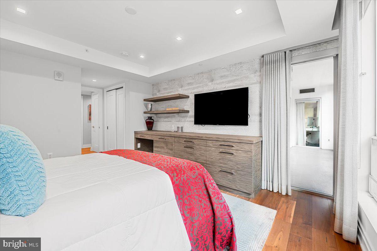 DOWNTOWN BETHESDA - Residential