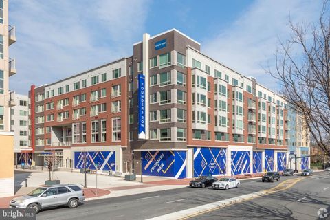 916 W BROAD STREET FALLS CHURCH VA 22046
