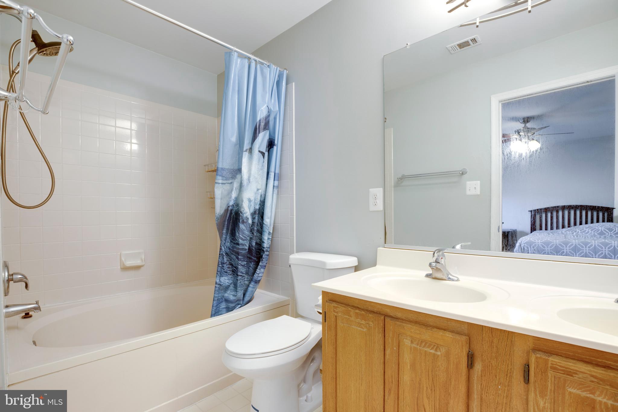 COMPTON VALLEY ESTATES - Residential Lease