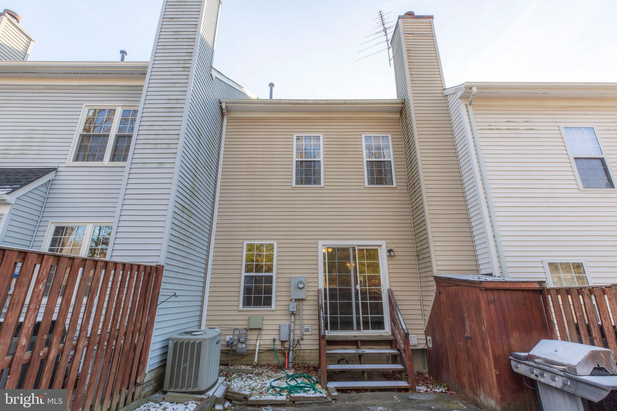 COMPTON VALLEY ESTATES - Residential Lease