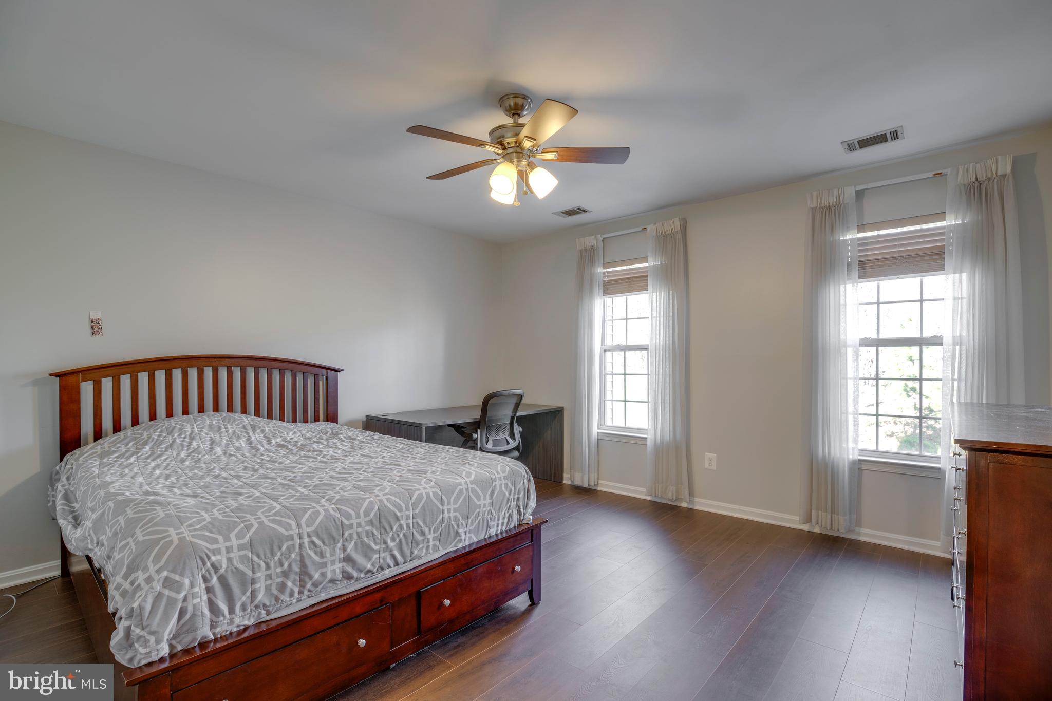 COMPTON VALLEY ESTATES - Residential Lease