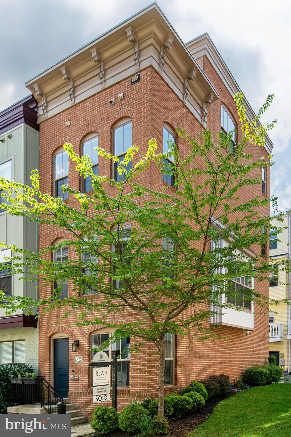 EYA ARTS DISTRICT - Residential