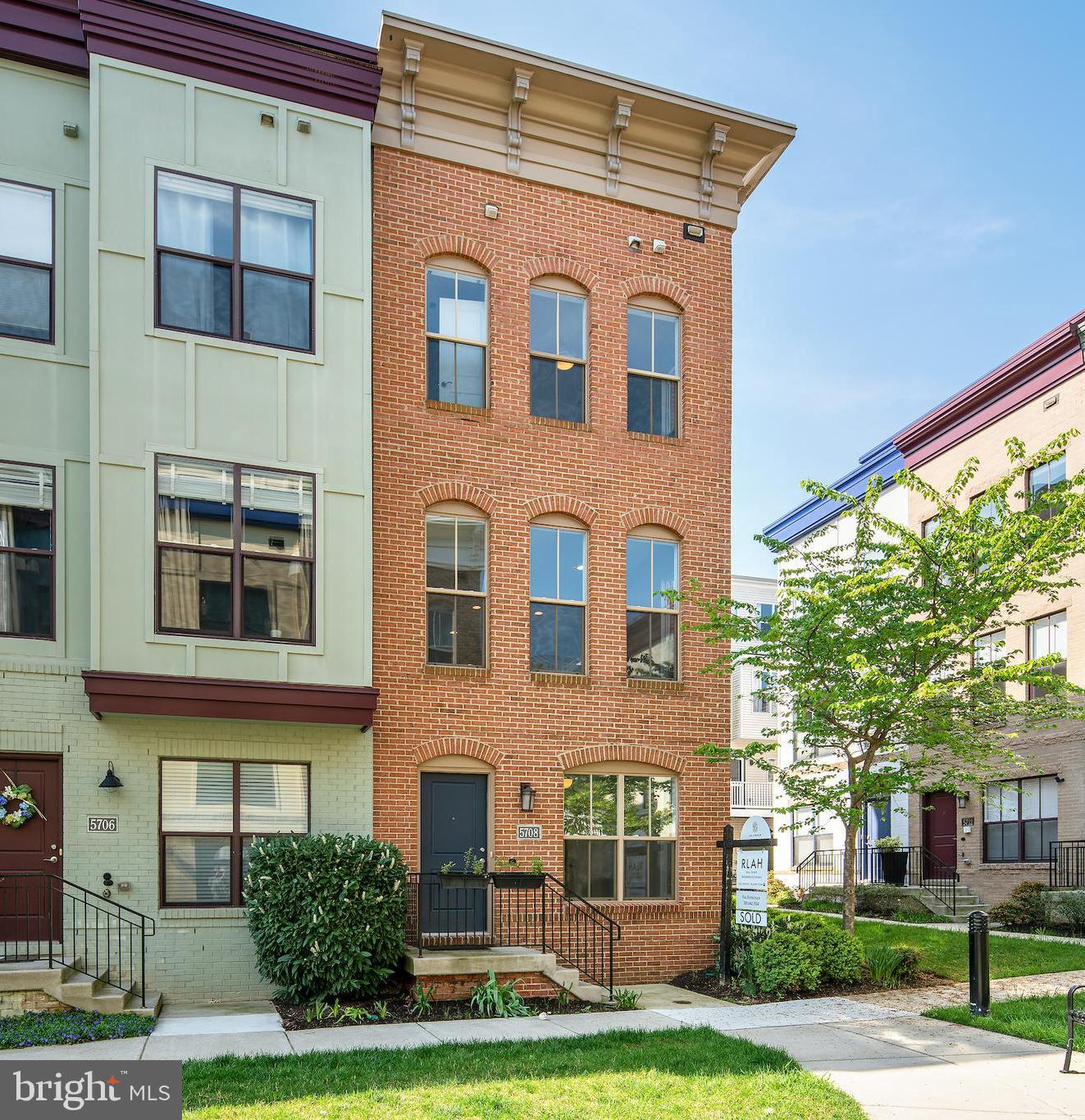 EYA ARTS DISTRICT - Residential