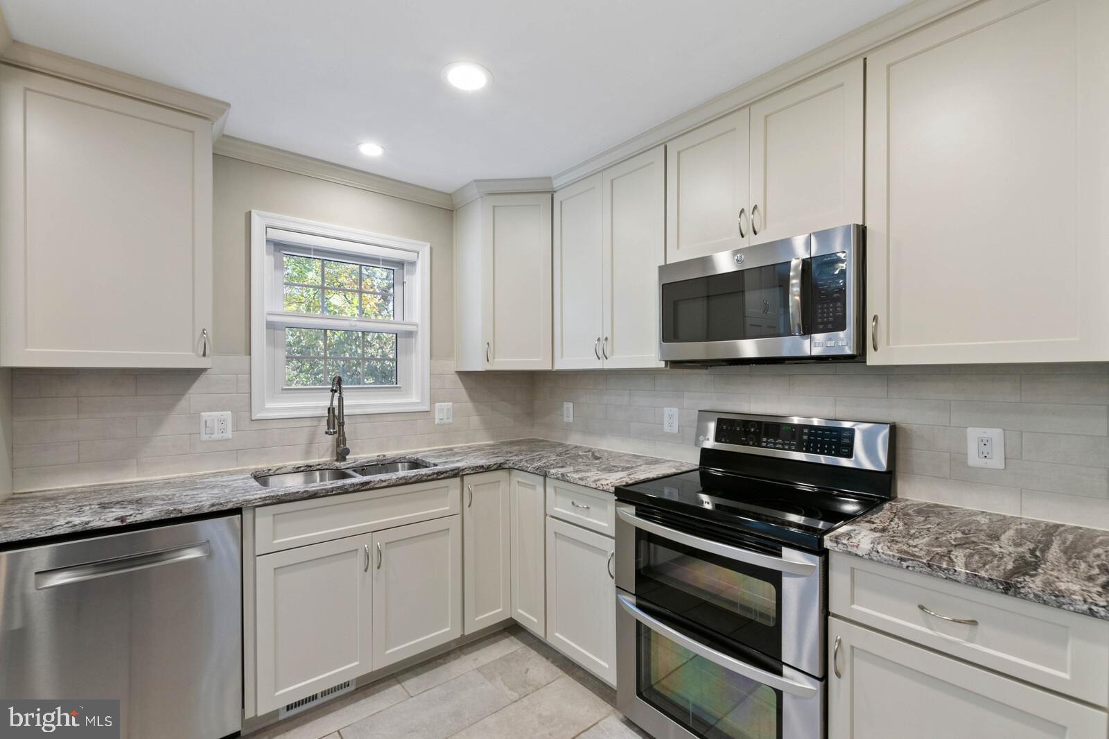 CARRIAGE GATE - Residential