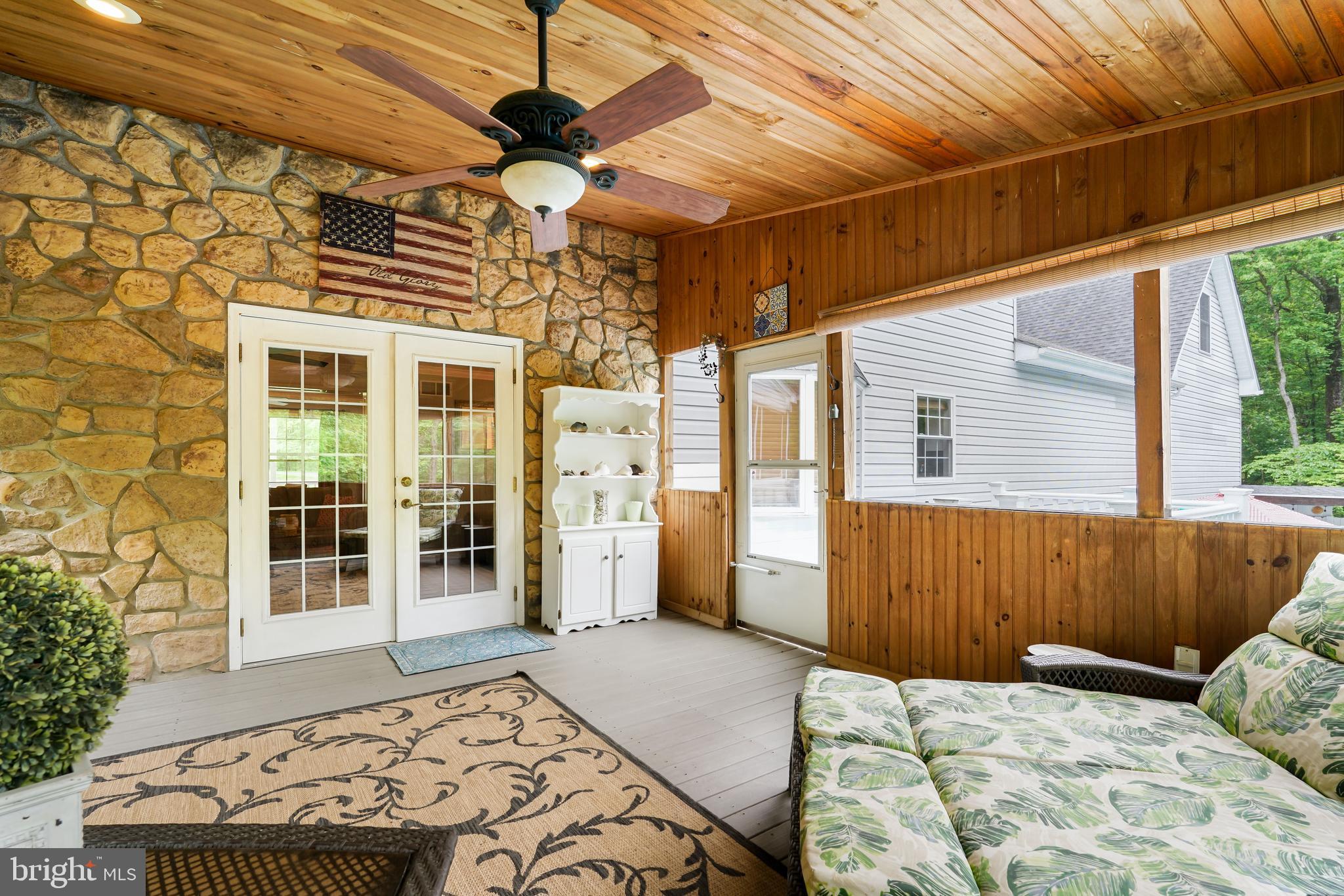 PARADISE PINES - Residential