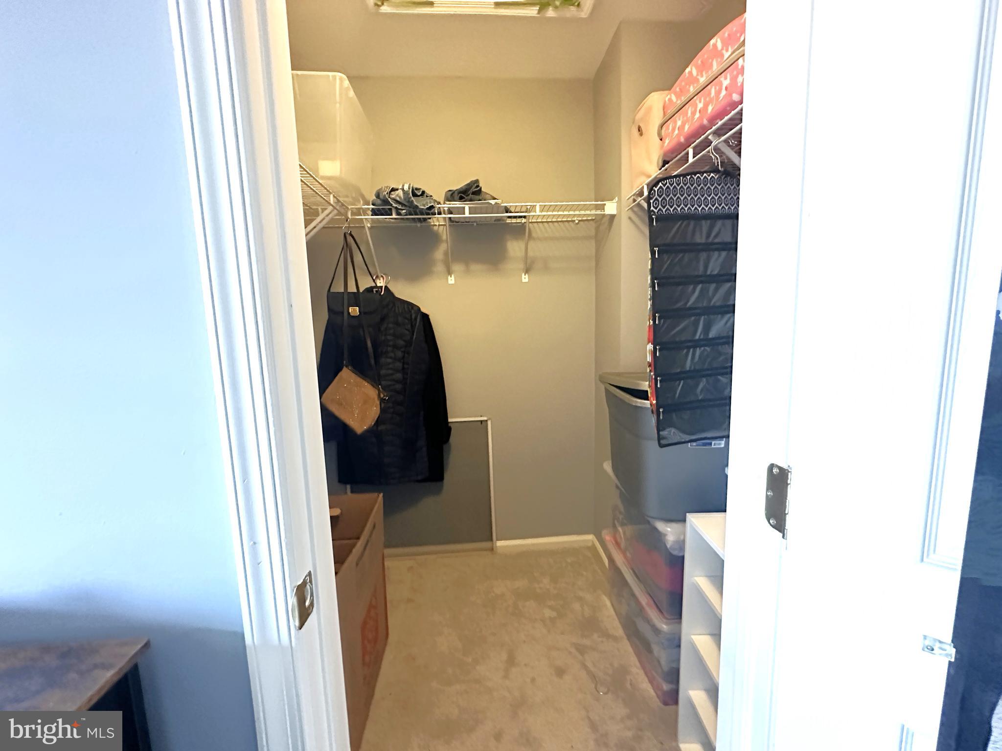 SIGNATURE AT BROADLANDS - Residential Lease