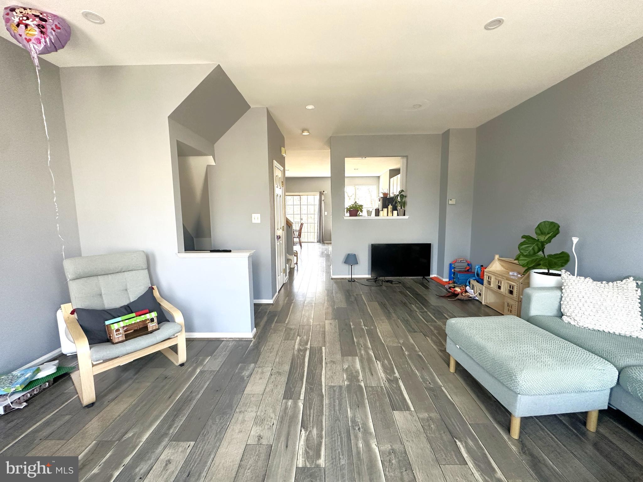 SIGNATURE AT BROADLANDS - Residential Lease