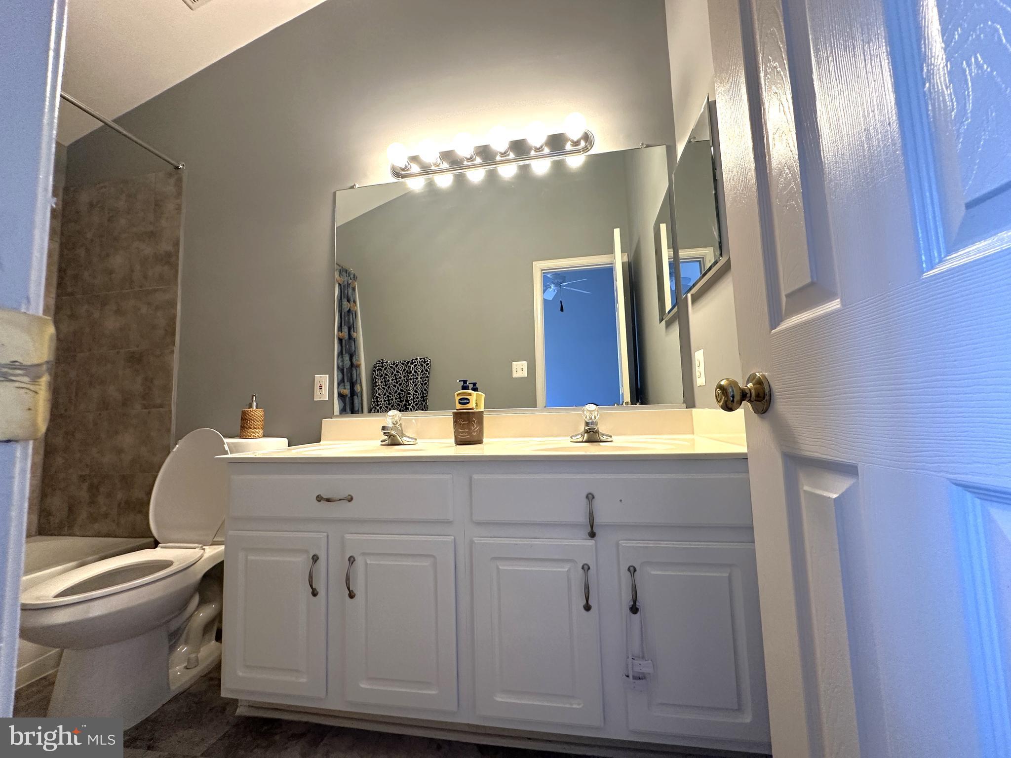 SIGNATURE AT BROADLANDS - Residential Lease