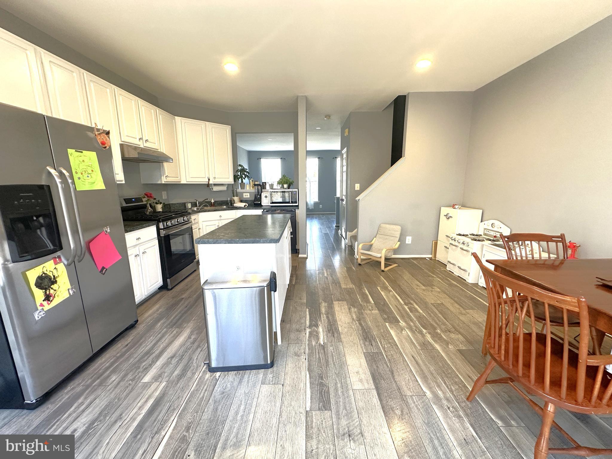 SIGNATURE AT BROADLANDS - Residential Lease