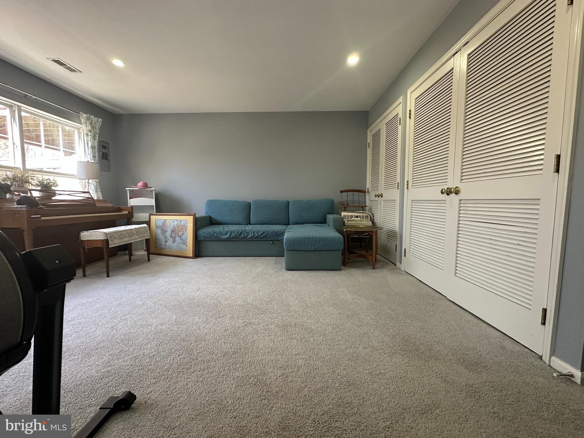 SIGNATURE AT BROADLANDS - Residential Lease