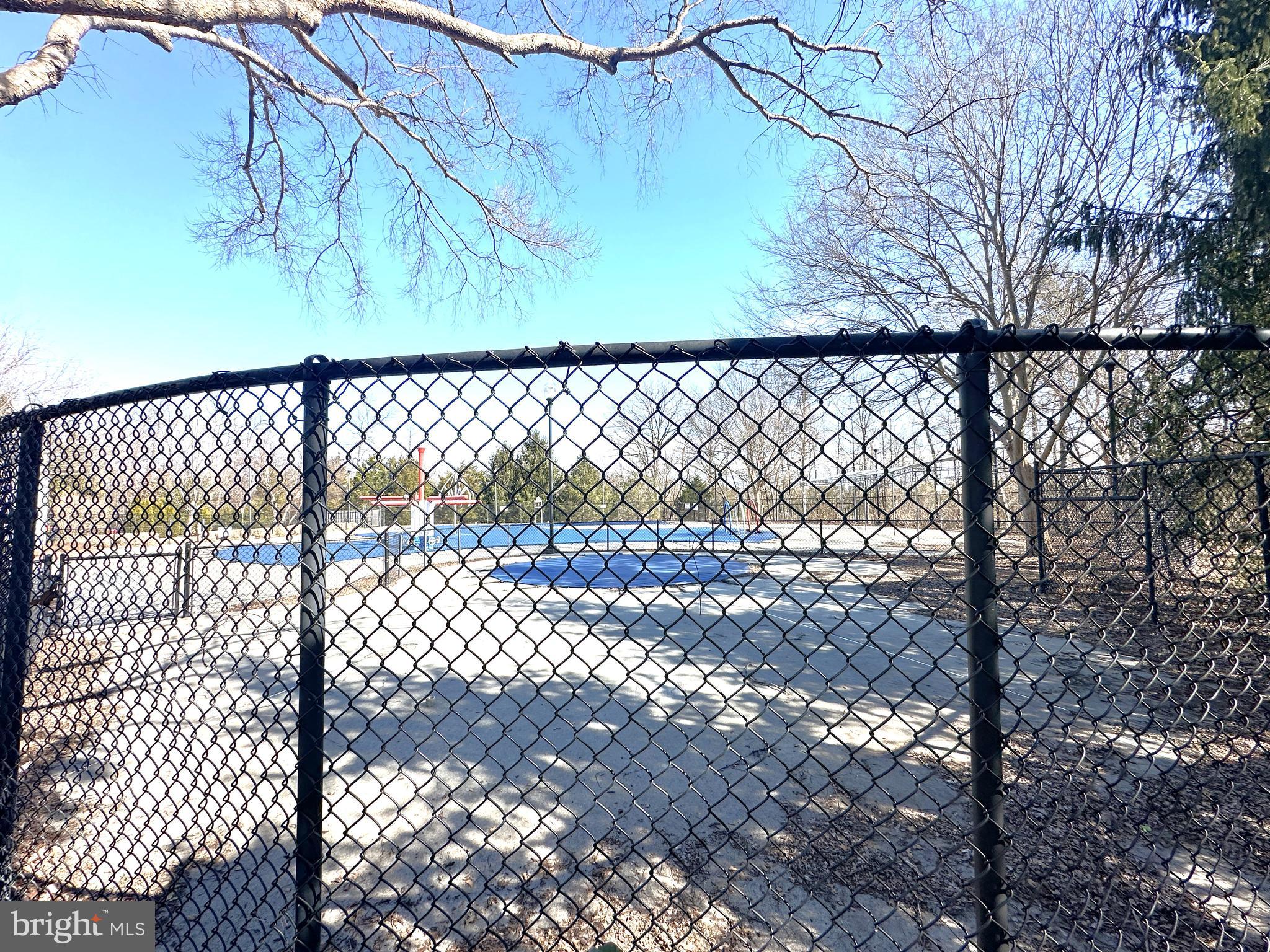 SIGNATURE AT BROADLANDS - Residential Lease