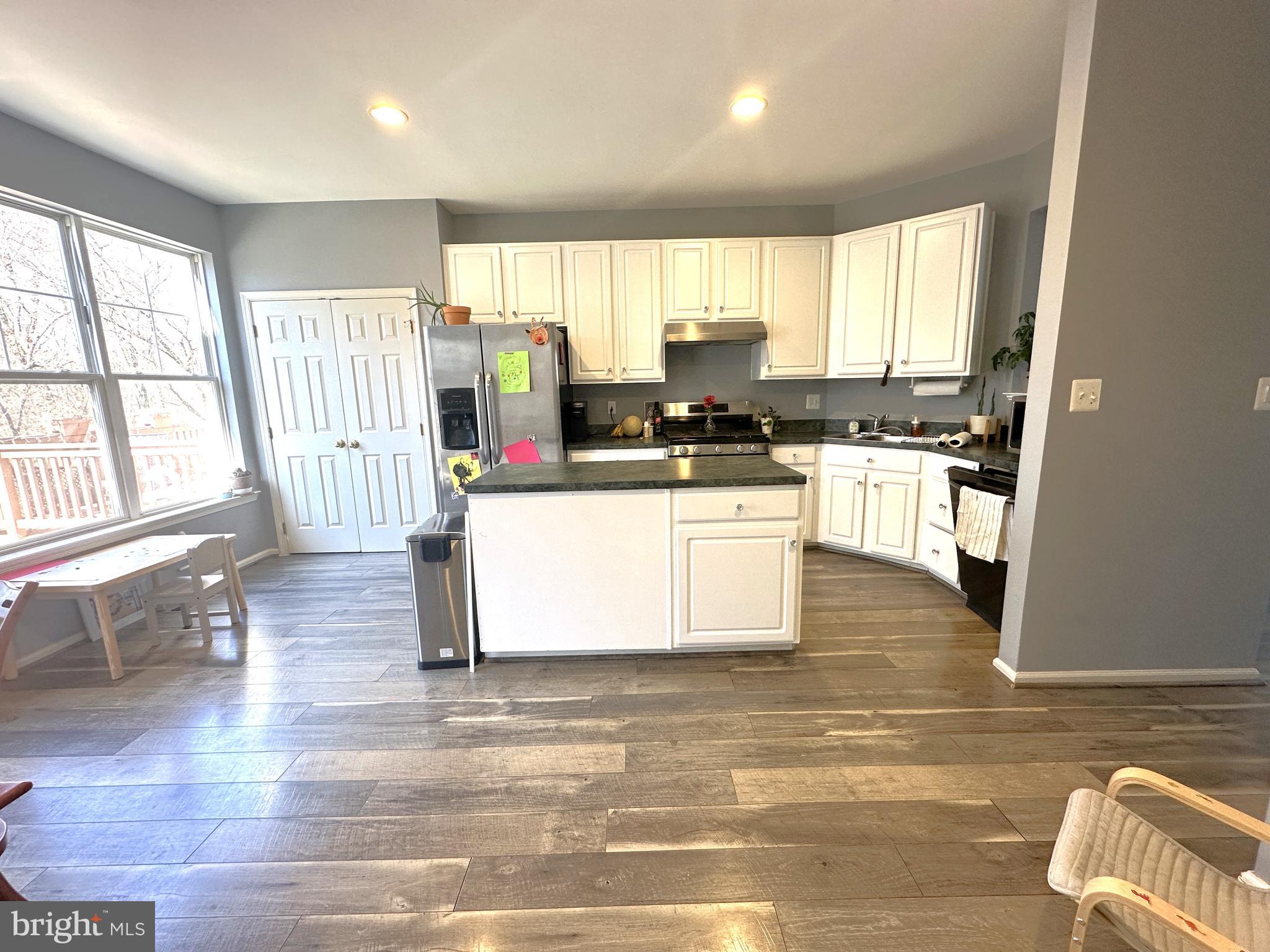 SIGNATURE AT BROADLANDS - Residential Lease