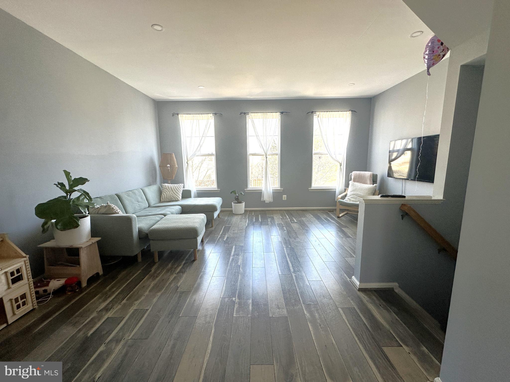 SIGNATURE AT BROADLANDS - Residential Lease