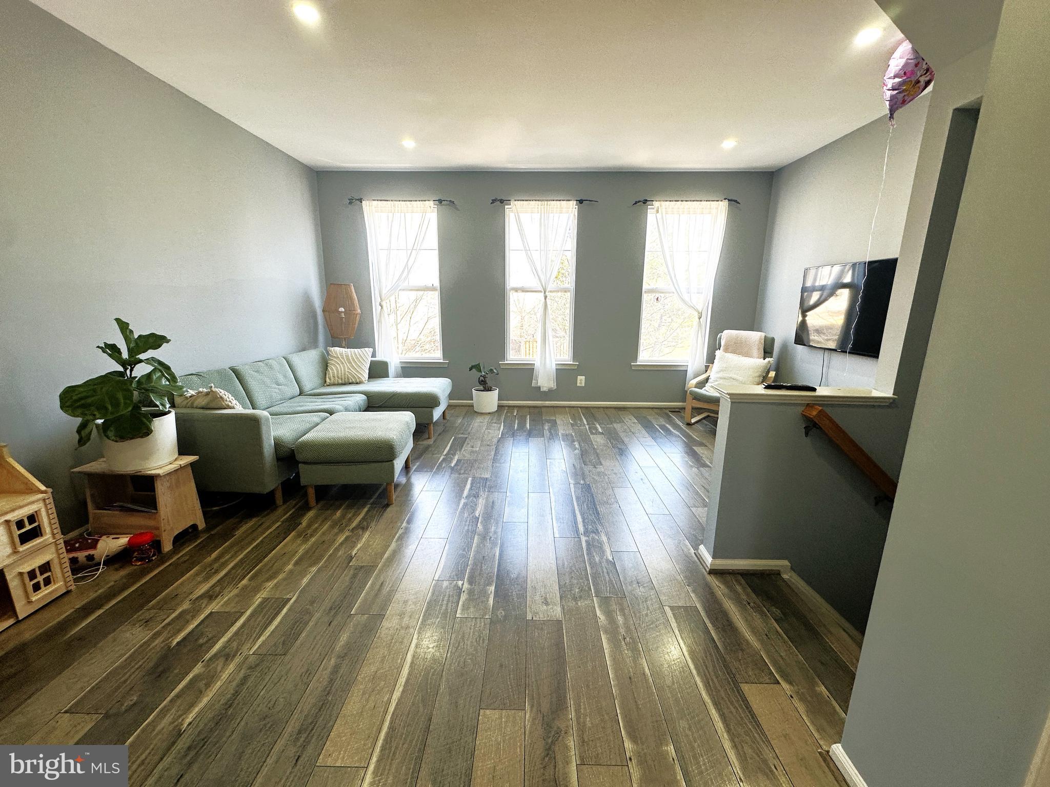 SIGNATURE AT BROADLANDS - Residential Lease