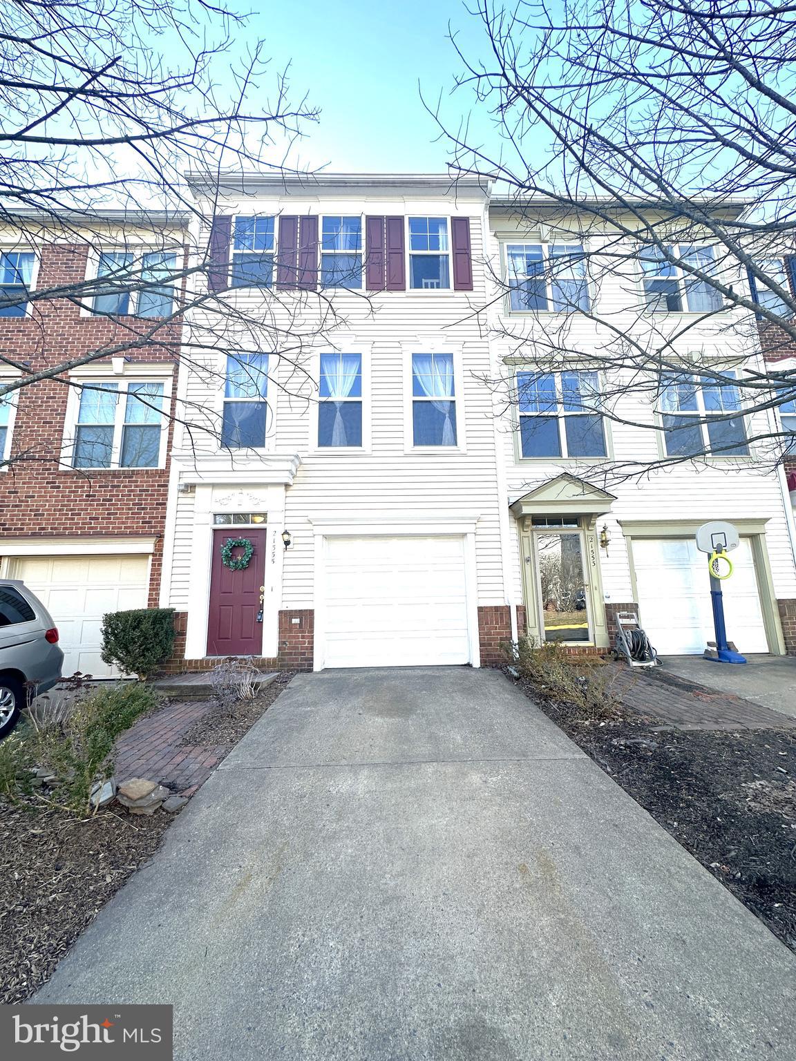 SIGNATURE AT BROADLANDS - Residential Lease