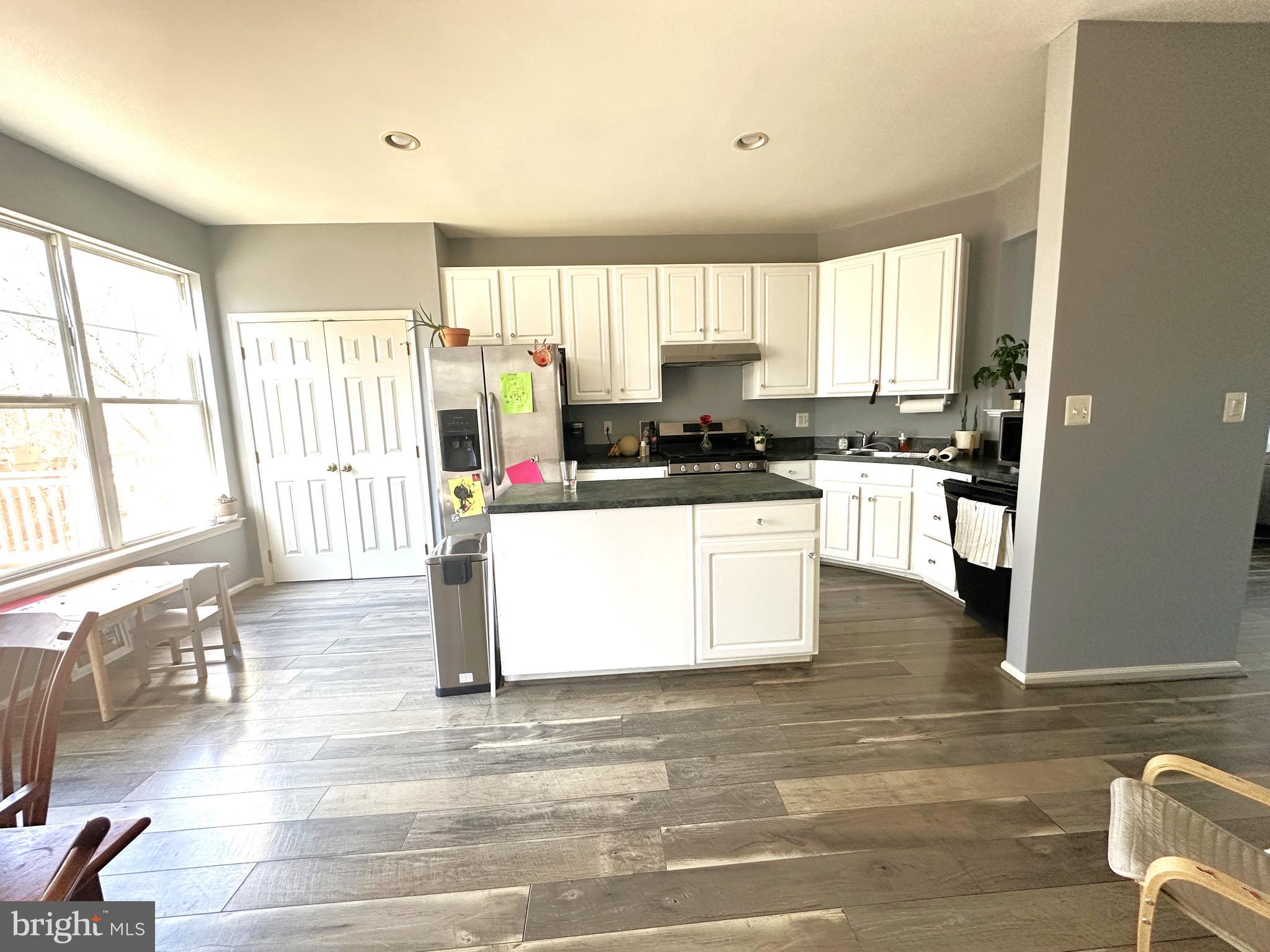 SIGNATURE AT BROADLANDS - Residential Lease