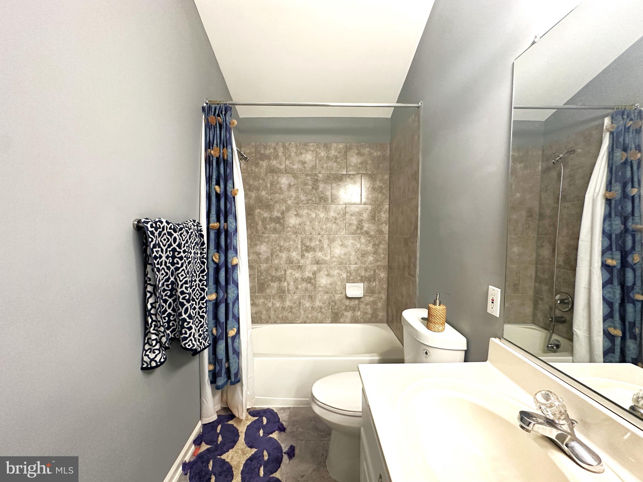 SIGNATURE AT BROADLANDS - Residential Lease