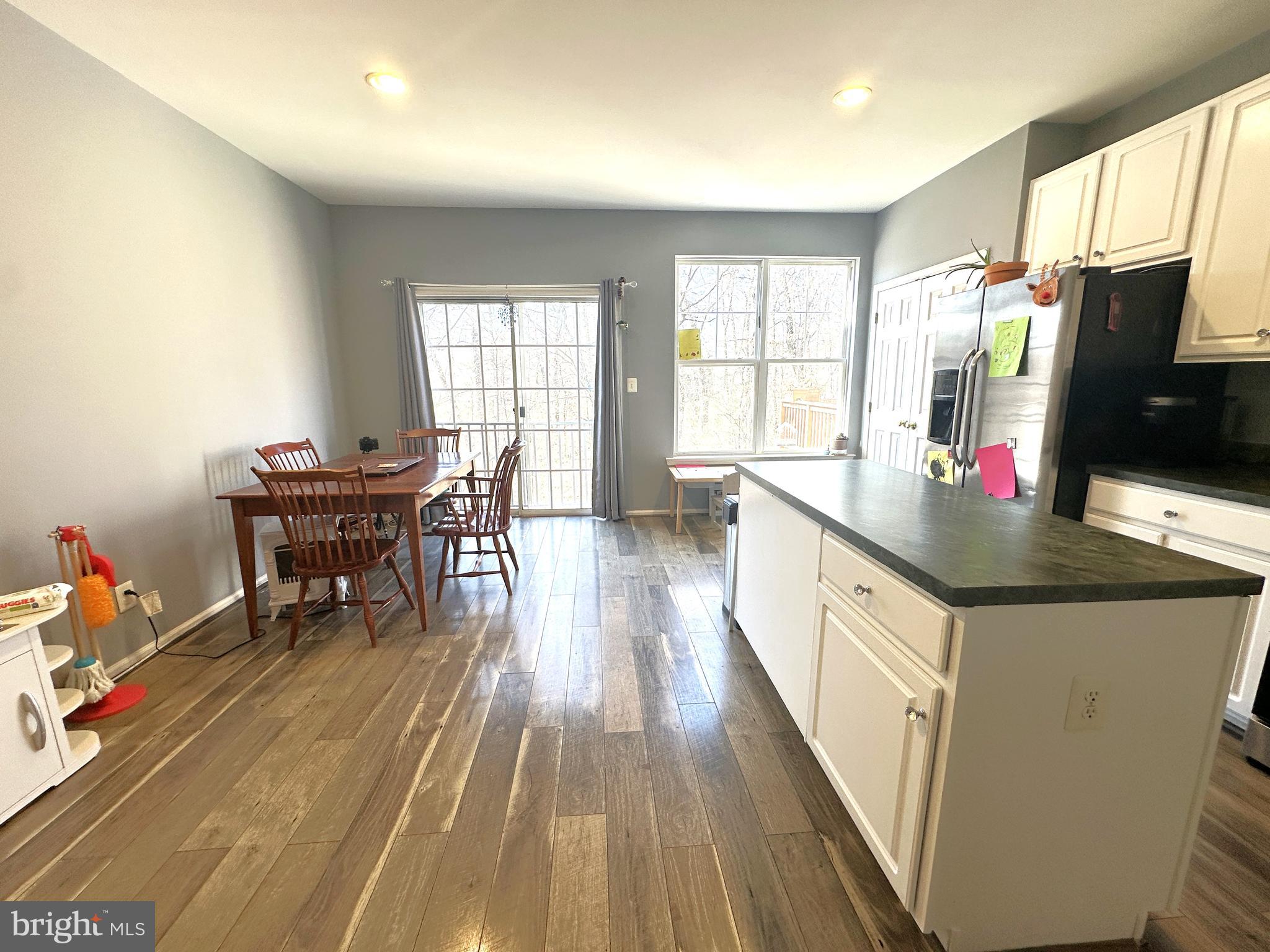 SIGNATURE AT BROADLANDS - Residential Lease